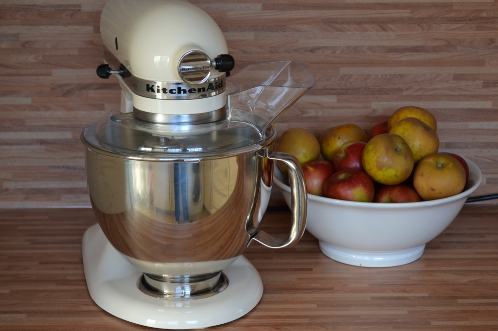 Påstået konstant Summen Kenwood vs. Kitchen Aid: which mixer is best? - Charlotte Pike