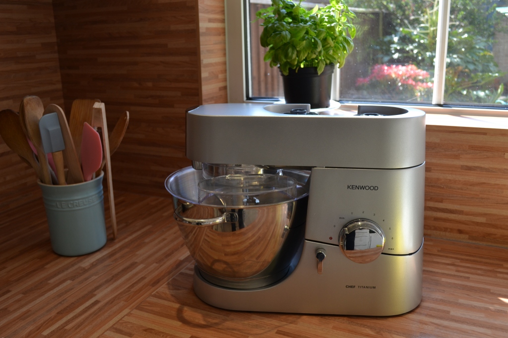 KitchenAid mixers get a lot of love around here (and rightfully so), but I  love my Sunbeam Mixmaster. It takes up a fraction of the counter space and  has been going strong